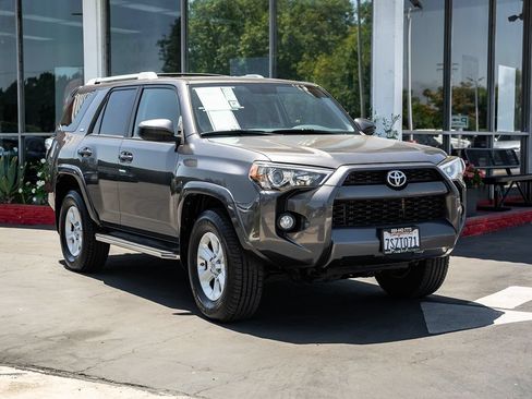 Used 2016 Toyota 4Runner SR5 AWD/4WD image 4