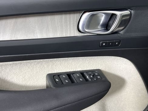 Certified 2024 Volvo XC40 B5 Plus w/ Climate Package image 15