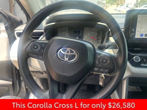 Used 2025 Toyota Corolla Cross L FWD image 17