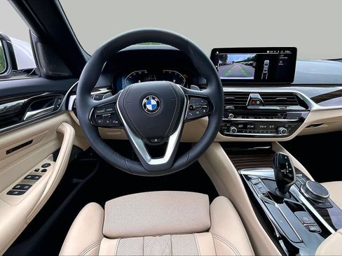 Used 2023 BMW 530i w/ Premium Package RWD image 5