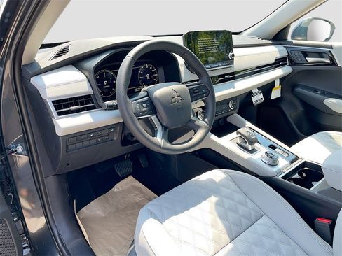 New 2025 Mitsubishi Outlander SEL image 9