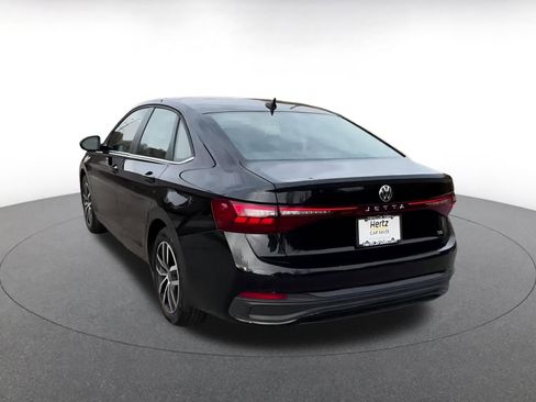 Used 2025 Volkswagen Jetta SE image 12