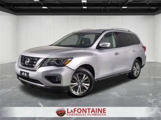 Used 2018 Nissan Pathfinder SV video 1