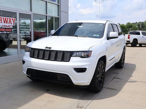 Used 2019 Jeep Grand Cherokee Altitude AWD/4WD image 6