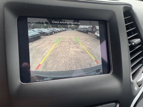 Used 2021 Jeep Cherokee Latitude image 22