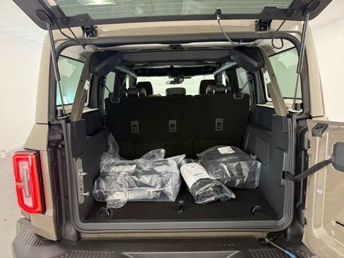 New 2026 Ford Bronco Badlands w/ Sasquatch Package AWD/4WD image 8
