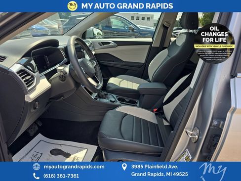 Used 2025 Volkswagen Taos SEL w/ Black Wheel Plus Package AWD/4WD image 9