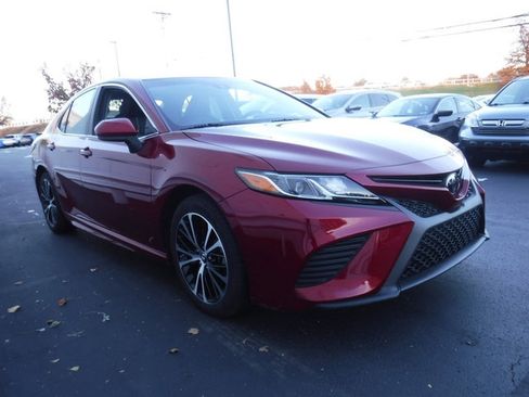 Used 2018 Toyota Camry SE image 6