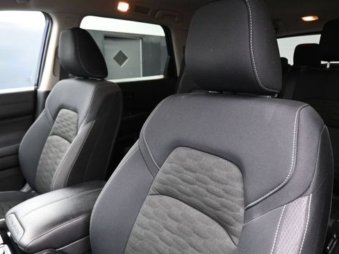 Used 2025 Nissan Pathfinder SV AWD/4WD image 12
