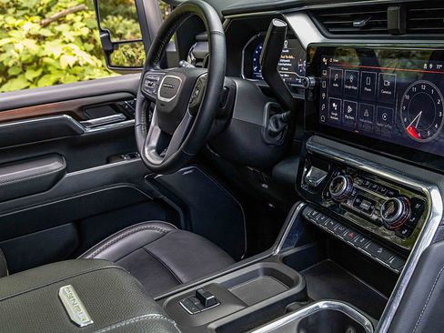 Used 2024 GMC Sierra 2500 Denali w/ Denali Reserve Package image 27