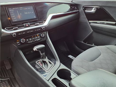 Used 2022 Kia Niro LXS image 6