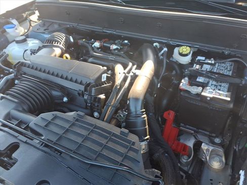 Used 2025 Ford Bronco Sport Badlands image 11