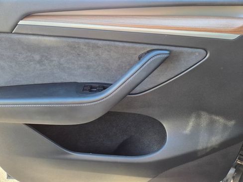 Used 2025 Tesla Model Y Long Range RWD image 17