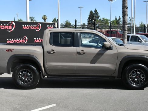 Used 2023 Nissan Frontier PRO-4X w/ Pro-4X Premium Package AWD/4WD image 9