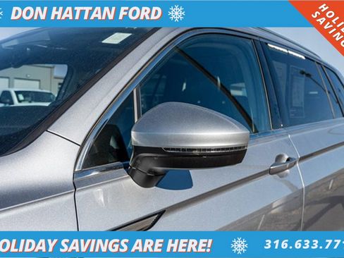 Used 2023 Volkswagen Tiguan SE image 30