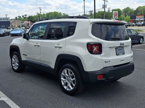 Used 2018 Jeep Renegade Latitude w/ Cold Weather Group AWD/4WD image 4