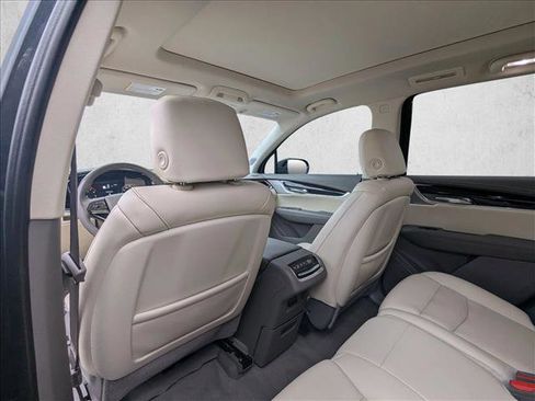 Used 2023 Cadillac XT6 Premium Luxury image 11