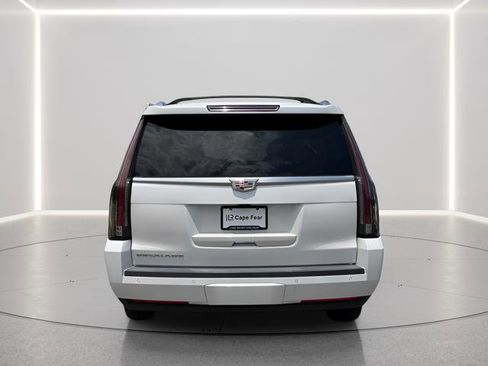 Used 2017 Cadillac Escalade ESV Luxury AWD/4WD image 4