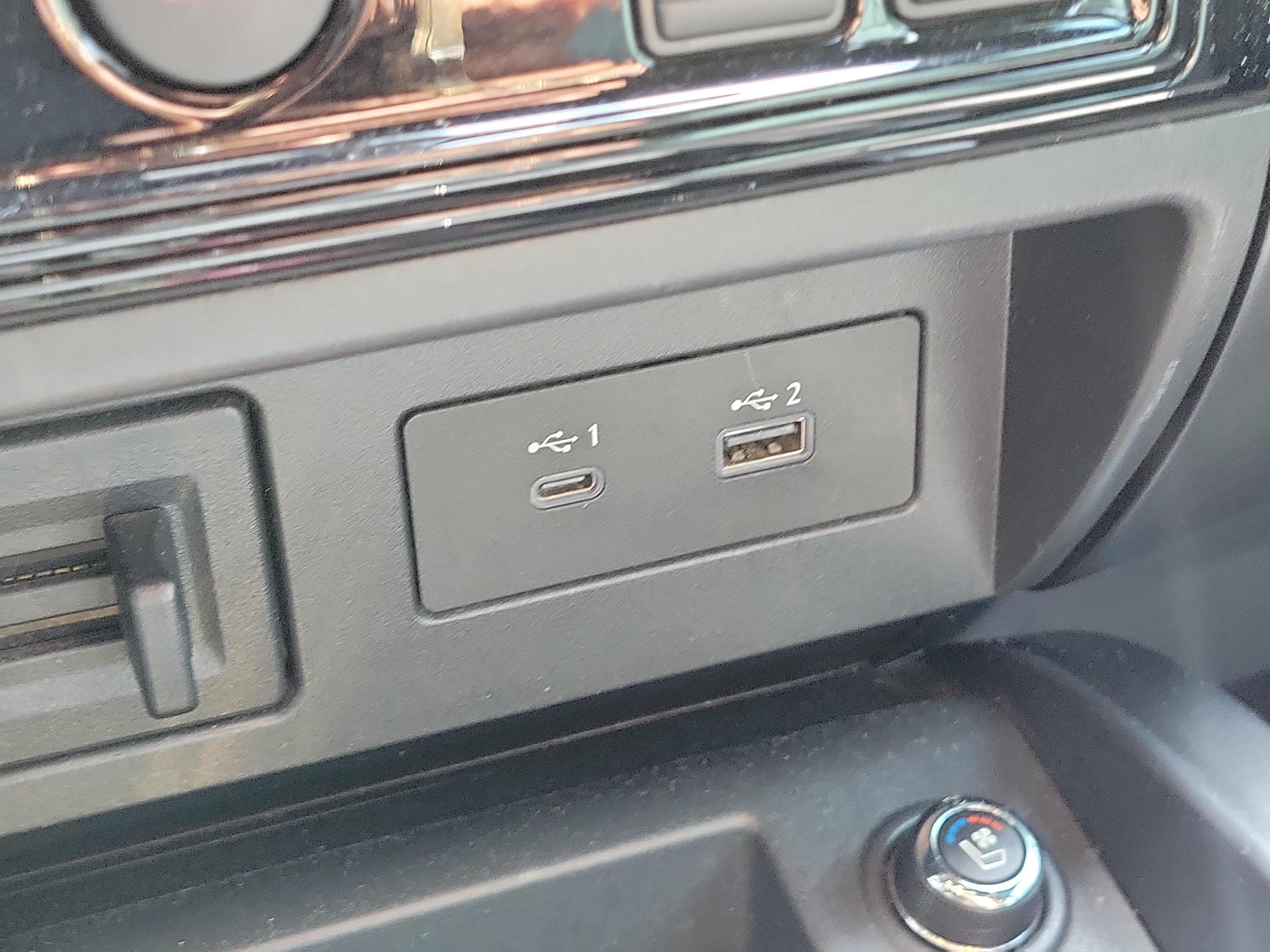 Used 2021 Nissan Titan PRO-4X w/ Pro-4x Convenience Package AWD/4WD image 27
