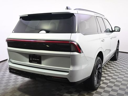 New 2026 Lincoln Navigator Reserve AWD/4WD image 6