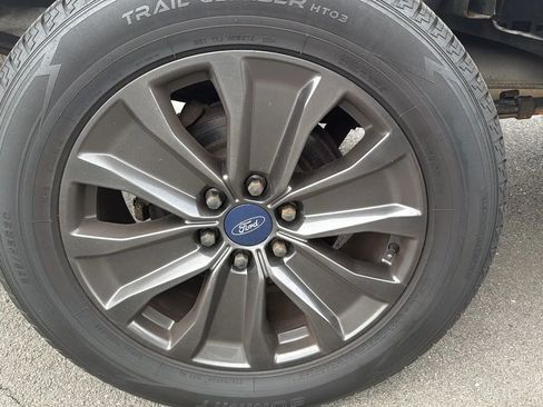 Used 2018 Ford F150 Lariat w/ Equipment Group 502A Luxury image 13