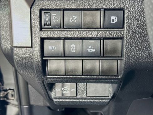 Certified 2025 Toyota Tacoma TRD Off-Road AWD/4WD image 11