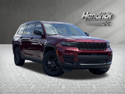 Used 2024 Jeep Grand Cherokee L Laredo AWD/4WD image 2