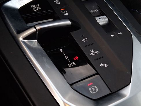 Used 2025 BMW 228i xDrive w/ Technology Package image 11