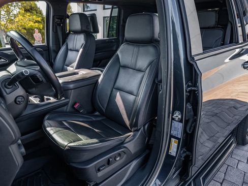 Used 2021 Chevrolet Suburban RST w/ Luxury Package RWD image 19