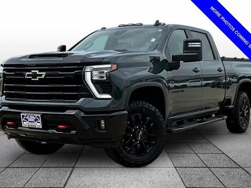 Used 2025 Chevrolet Silverado 2500 LT w/ Trail Boss Package image 2