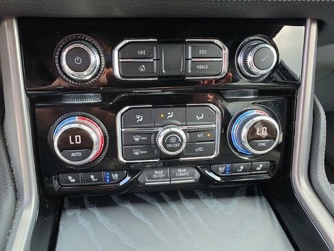 Used 2022 GMC Yukon XL Denali w/ Advanced Technology Package AWD/4WD image 19