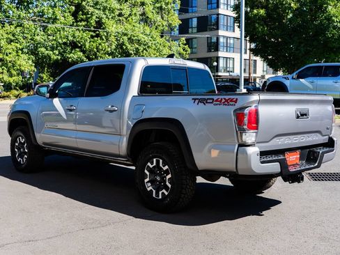 Used 2021 Toyota Tacoma TRD Off-Road w/ Technology Package AWD/4WD image 4