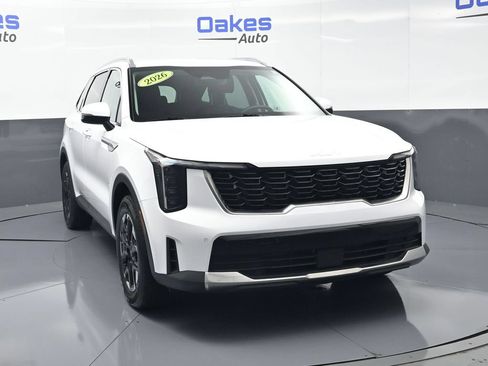 Certified 2026 Kia Sorento S FWD image 2