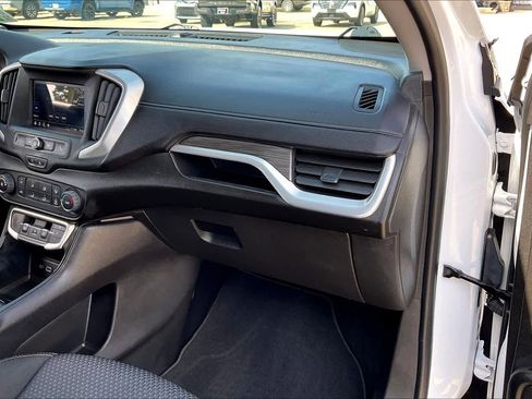 Used 2024 GMC Terrain SLE FWD image 18
