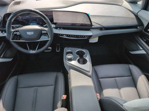 New 2025 Cadillac Optiq Luxury 1 image 25