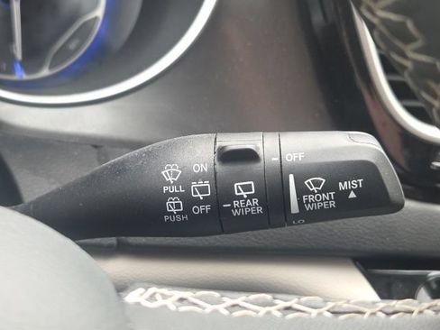 Used 2023 Chrysler Pacifica Touring-L FWD image 46