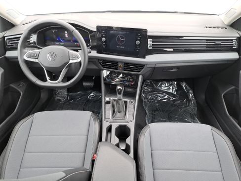 Certified 2025 Volkswagen Jetta SE FWD image 9