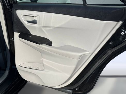 Used 2017 Toyota Camry LE image 31