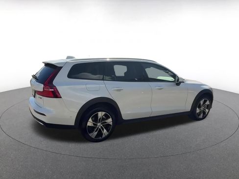 Used 2025 Volvo V60 B5 Cross Country Plus image 14
