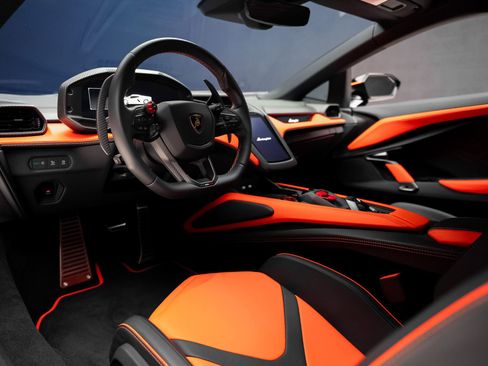 Used 2024 Lamborghini Revuelto AWD/4WD image 2