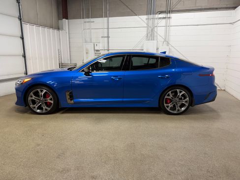 Used 2018 Kia Stinger GT2 AWD/4WD image 5