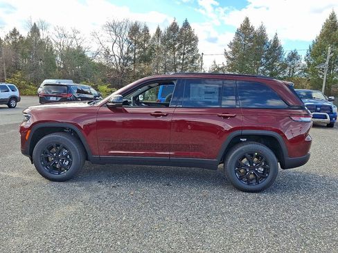 New 2025 Jeep Grand Cherokee Altitude AWD/4WD image 5