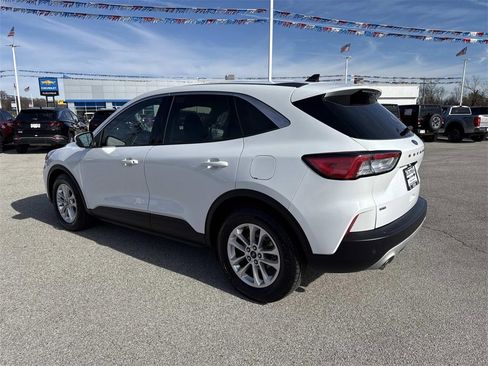 Used 2020 Ford Escape SE image 3