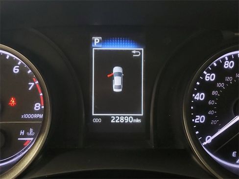 Used 2023 Toyota Camry SE image 2