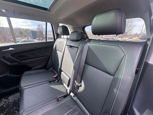 Used 2022 Volkswagen Tiguan SE image 11