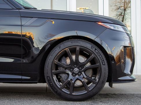 Used 2024 Land Rover Range Rover Sport image 5