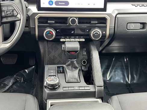 Used 2025 Toyota Tacoma TRD Off-Road AWD/4WD image 17