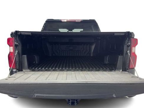 Used 2022 Chevrolet Silverado 1500 LT RWD image 9