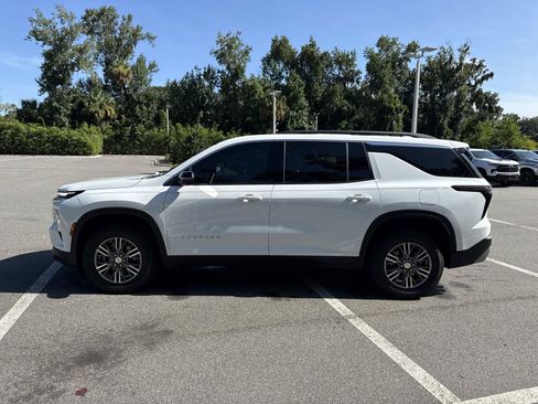 Used 2026 Chevrolet Traverse LT w/ Driver Confidence Package FWD image 6