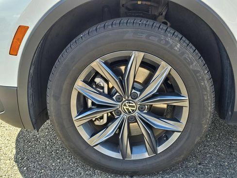 Used 2022 Volkswagen Tiguan SE AWD/4WD image 10